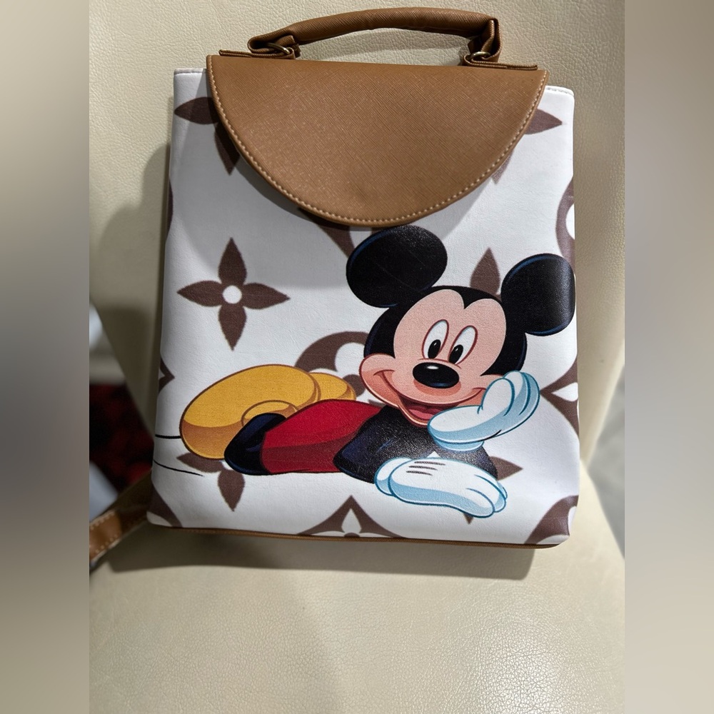 Adorable mickey mouse large backback in perfect condition never used